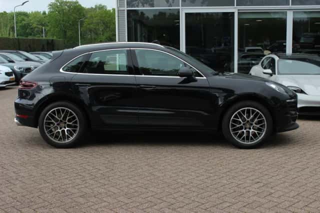 Porsche Macan (2017) thumbnail 5