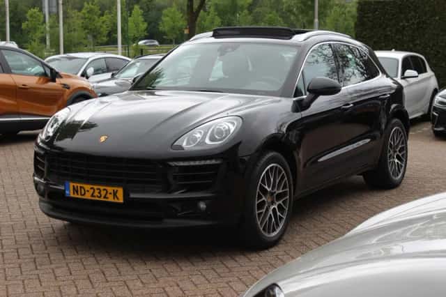 Porsche Macan (2017) thumbnail 6
