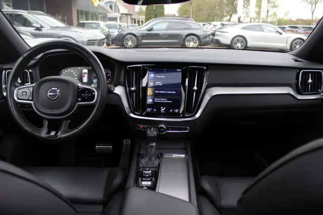 Volvo V60 (2018) thumbnail 2