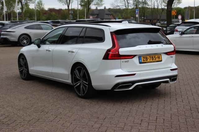 Volvo V60 (2018) thumbnail 3