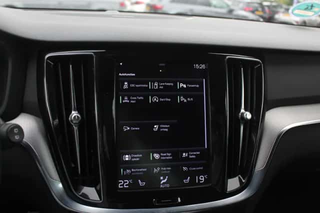 Volvo V60 (2018) thumbnail 24