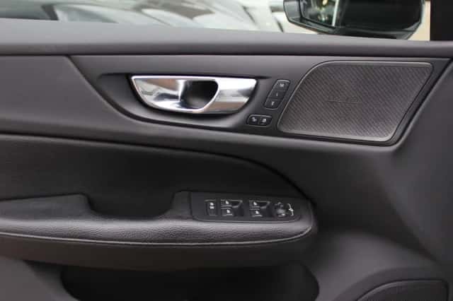 Volvo V60 (2018) thumbnail 39