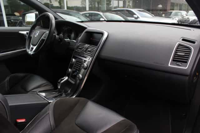 Volvo XC60 (2017) thumbnail 13