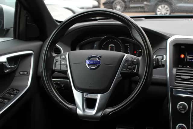 Volvo XC60 (2017) thumbnail 18