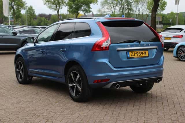 Volvo XC60 (2017) thumbnail 3