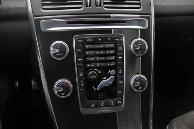 Volvo XC60 (2017) thumbnail 28