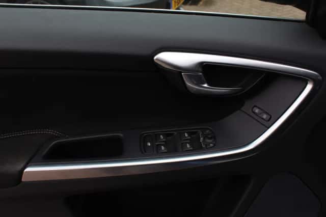 Volvo XC60 (2017) thumbnail 37
