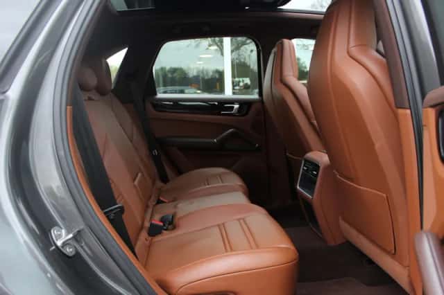 Porsche Cayenne (2022) thumbnail 12