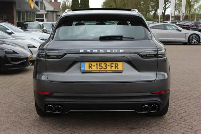 Porsche Cayenne (2022) thumbnail 15