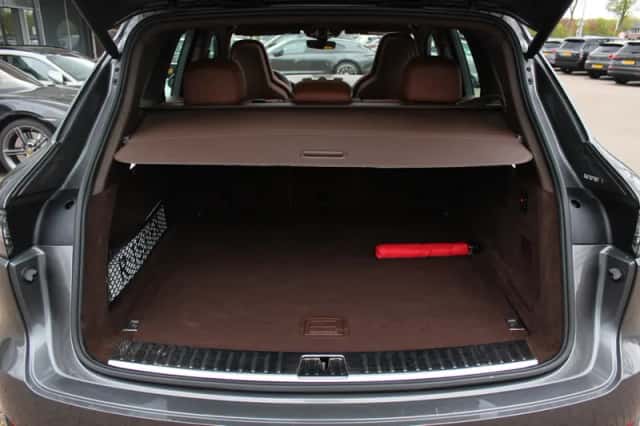 Porsche Cayenne (2022) thumbnail 16