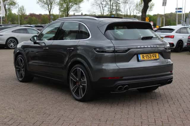 Porsche Cayenne (2022) thumbnail 3