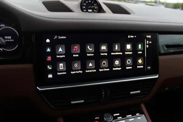 Porsche Cayenne (2022) thumbnail 21