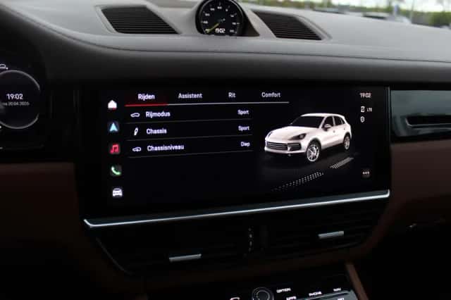 Porsche Cayenne (2022) thumbnail 25