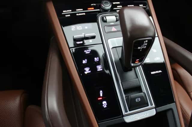 Porsche Cayenne (2022) thumbnail 30