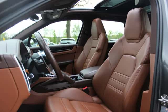 Porsche Cayenne (2022) thumbnail 4