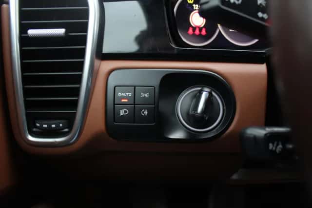 Porsche Cayenne (2022) thumbnail 36