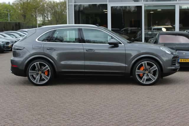 Porsche Cayenne (2022) thumbnail 5