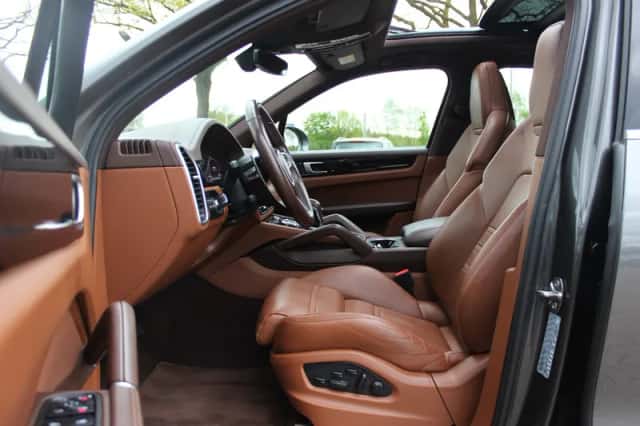 Porsche Cayenne (2022) thumbnail 10