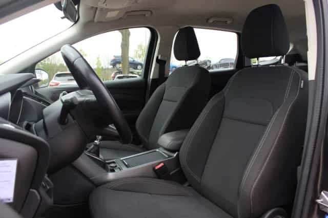 Ford Kuga (2018) thumbnail 4