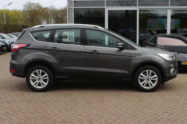 Ford Kuga (2018) thumbnail 5