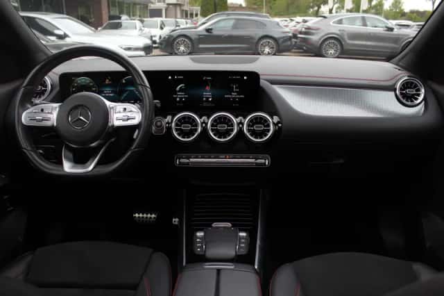 Mercedes-Benz EQA (2021) thumbnail 3
