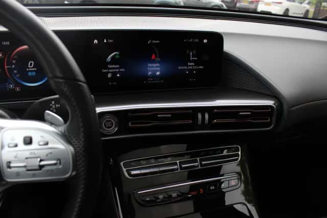 Mercedes-Benz EQC (2020) thumbnail 20