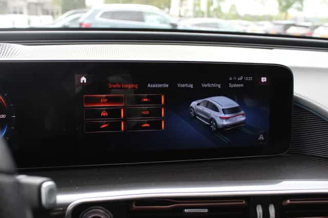 Mercedes-Benz EQC (2020) thumbnail 26