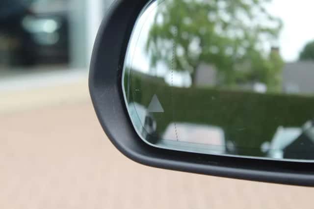 Mercedes-Benz EQC (2020) thumbnail 31