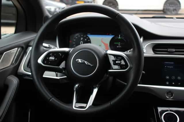 Jaguar I-Pace (2018) thumbnail 13
