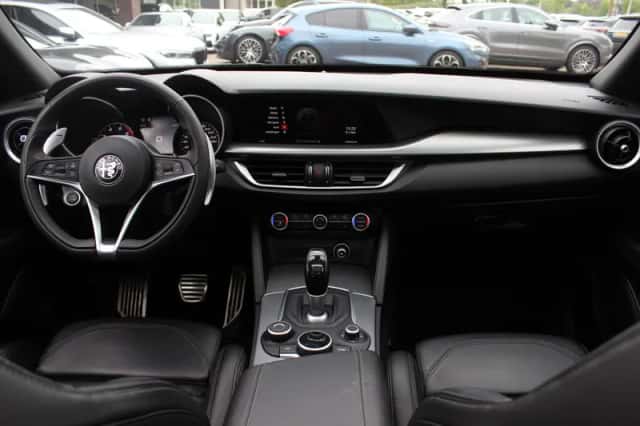 Alfa Romeo Stelvio (2020) thumbnail 2
