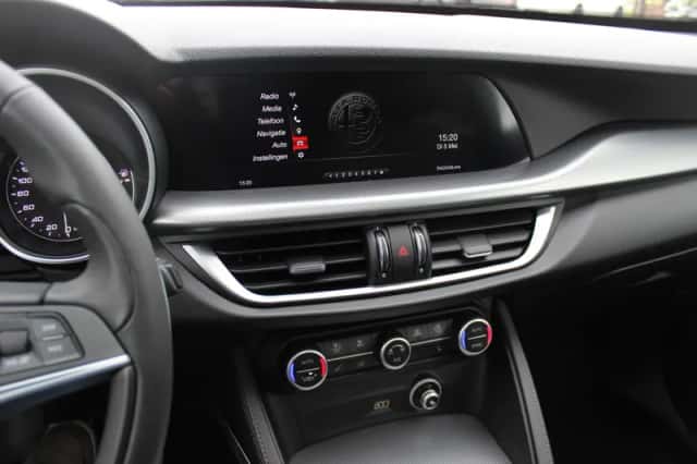 Alfa Romeo Stelvio (2020) thumbnail 19