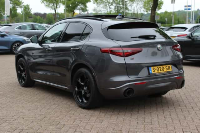 Alfa Romeo Stelvio (2020) thumbnail 3