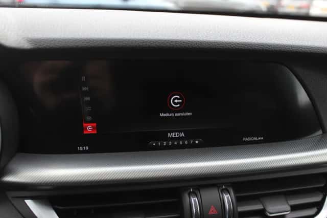 Alfa Romeo Stelvio (2020) thumbnail 24