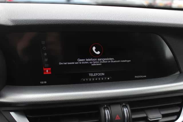 Alfa Romeo Stelvio (2020) thumbnail 25