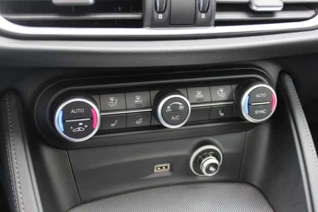Alfa Romeo Stelvio (2020) thumbnail 28