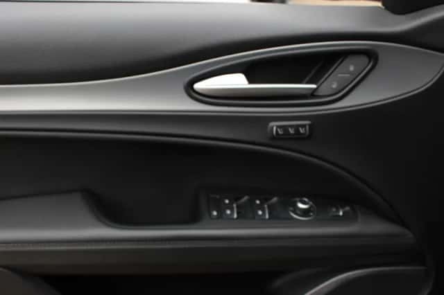 Alfa Romeo Stelvio (2020) thumbnail 34