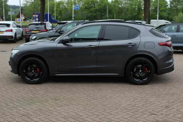 Alfa Romeo Stelvio (2020) thumbnail 7