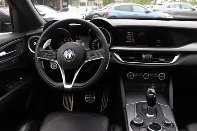 Alfa Romeo Stelvio (2020) thumbnail 9