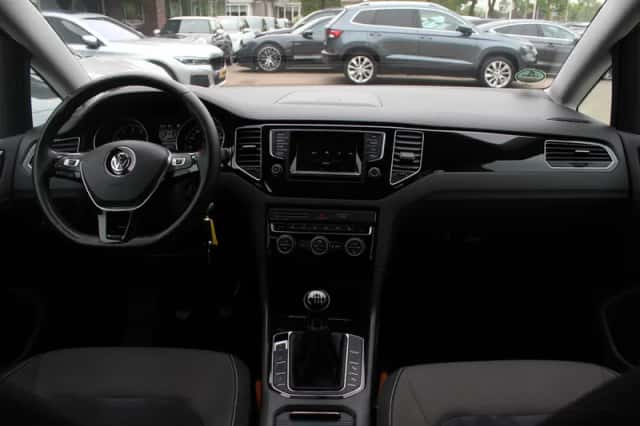 Volkswagen Golf (2014) thumbnail 2