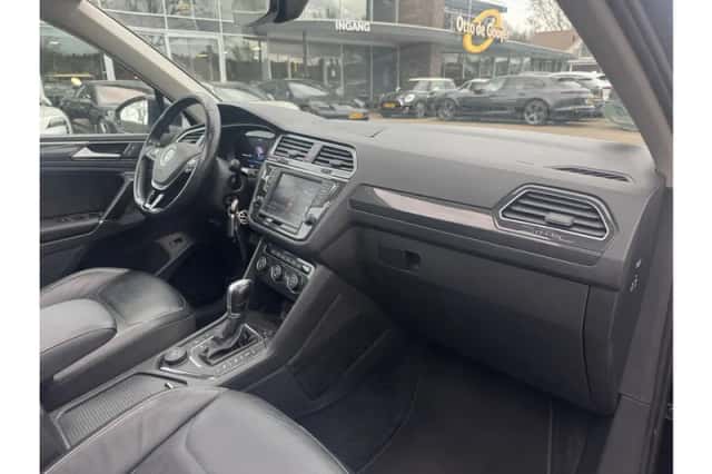Volkswagen Tiguan (2016) thumbnail 12