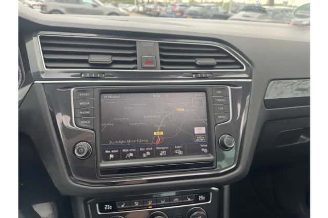 Volkswagen Tiguan (2016) thumbnail 16