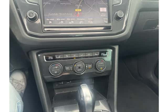 Volkswagen Tiguan (2016) thumbnail 17