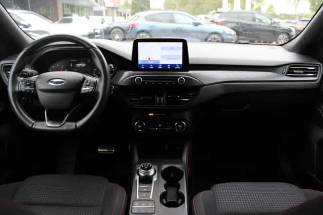 Ford Focus (2019) thumbnail 2