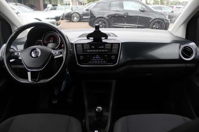 Volkswagen Up! (2017) thumbnail 2