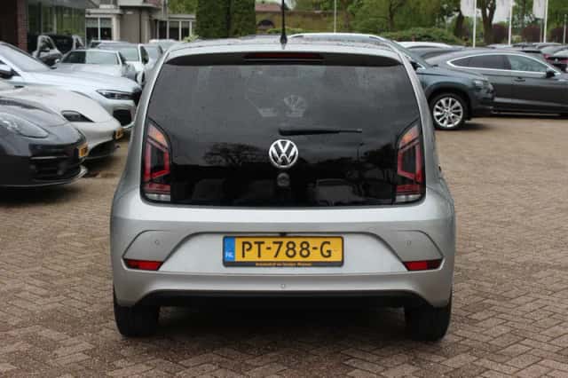Volkswagen Up! (2017) thumbnail 15