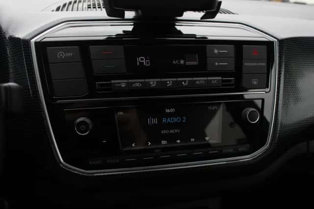 Volkswagen Up! (2017) thumbnail 22