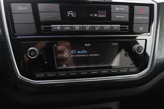 Volkswagen Up! (2017) thumbnail 25