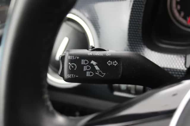 Volkswagen Up! (2017) thumbnail 31