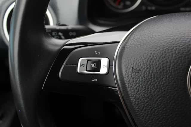 Volkswagen Up! (2017) thumbnail 32