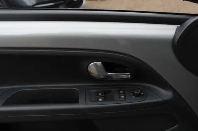 Volkswagen Up! (2017) thumbnail 35